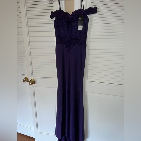 Dresses & Skirts - Prom/ Event Dress